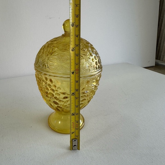 Vintage 1960's AVON Yellow Glass Compote Egg Shaped Floral Lidded Candy Dish 6" - Picture 8 of 15